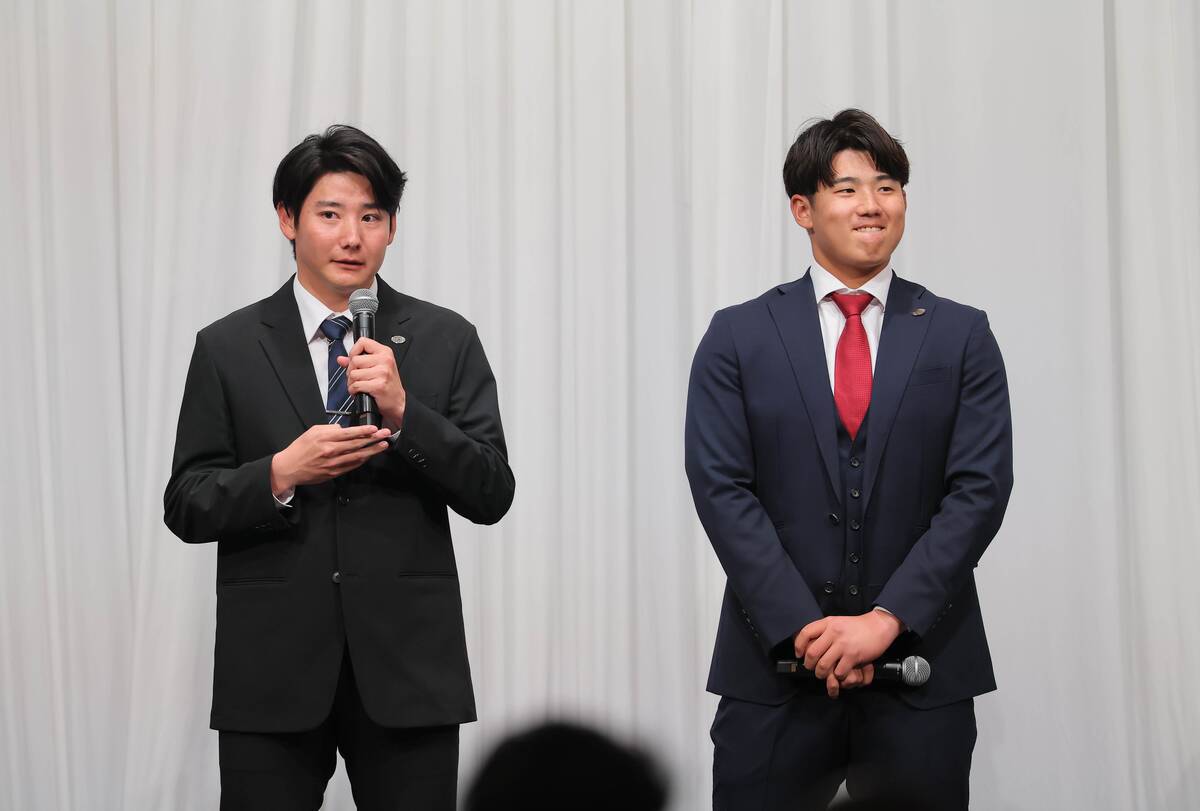 登壇しトークする巨人・竹丸和幸（左）と石塚裕惺（カメラ・山崎　賢人）