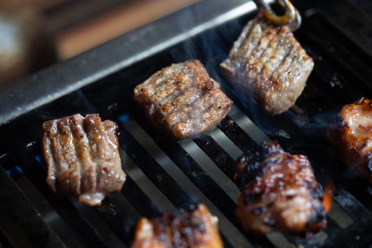 
			〈食べログ3.5以下のうまい店〉旨み爆弾の塊肉に幻のホルモンも！ あの予約困難店出身の店主が手掛けるこだわりのスローライフ焼肉
		