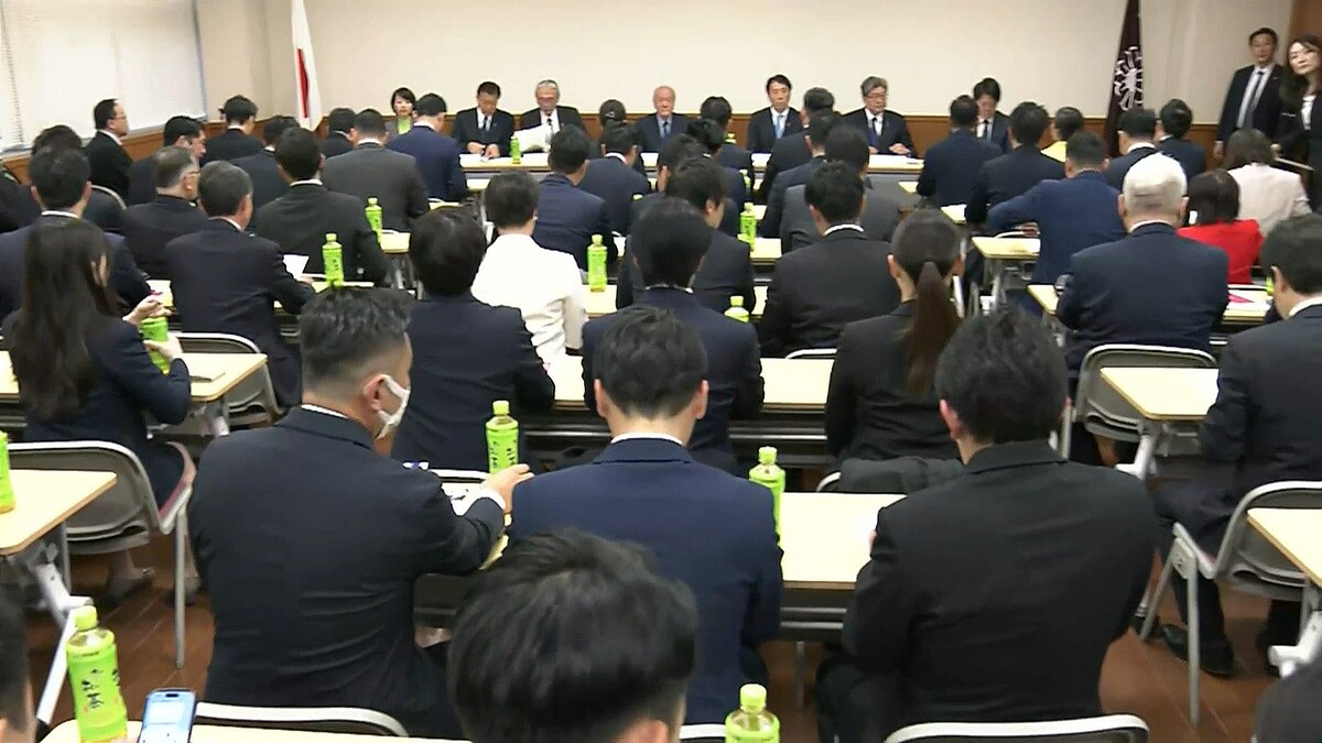 「高市チルドレン」66人に新人研修を開催 鈴木俊一幹事長が向けた言葉