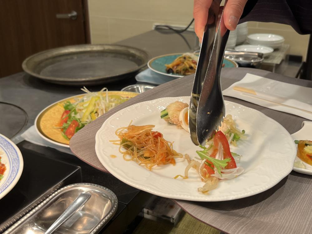 食べ放題の「強み」を知るべき サラダは無理せず食べなくてOK