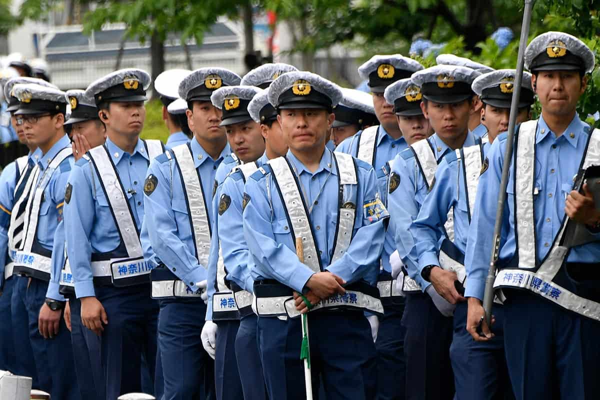 神奈川県警の制服姿」中国人と思しき男性のコスプレ投稿に怒りの声殺到