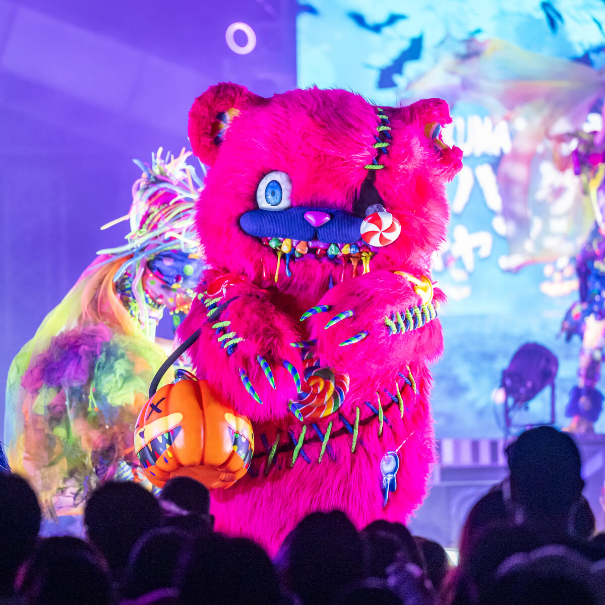 新品】2025年最新作ハミクマパーカー レア ロック パンク