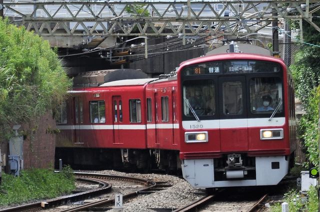 コレクション処分！！ 鮮やかな赤がお気に入り ピノチオ 京浜
