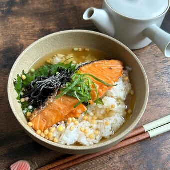 
          だし×具材でおいしさ無限！心もお腹も満たされる「だし茶漬け」のアレンジ5選
        