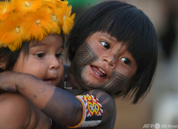 画像 デモのさなか交流する先住民の子どもたち ブラジル ライブドアニュース
