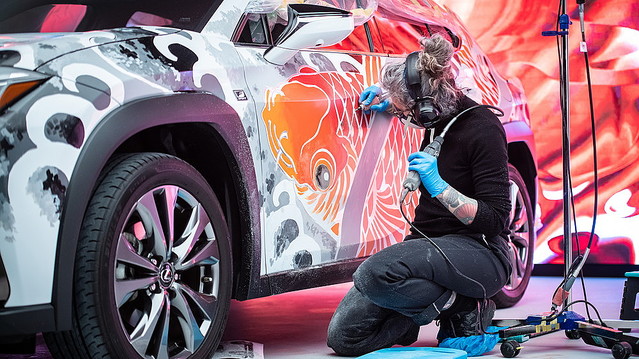 レクサスのボディを彫ってタトゥー 繊細なアートワークのプロセスを見る ライブドアニュース