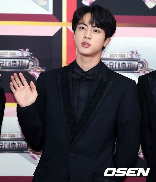 画像 Photo Exo チャンヨル 防弾少年団 ジンら 17 Kbs歌謡大祝祭 スペシャルmcとしてレッドカーペットに登場 4 4 ライブドアニュース