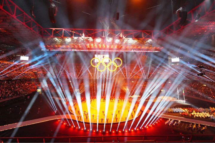 イタリア・コルティナ五輪の開会式 3時間超えの開会式に賛否