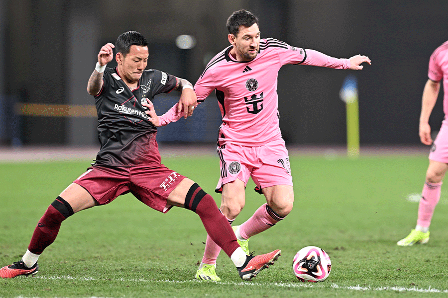 神戸戦の後半途中から出場したリオネル・メッシ【写真：徳原?元】