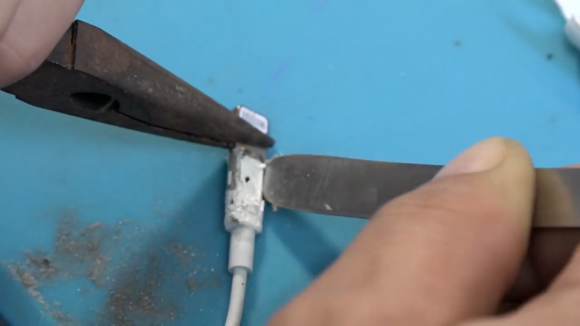 動画 Iphone7 7 Plusに付属のイヤホンと変換アダプタを分解 ライブドアニュース