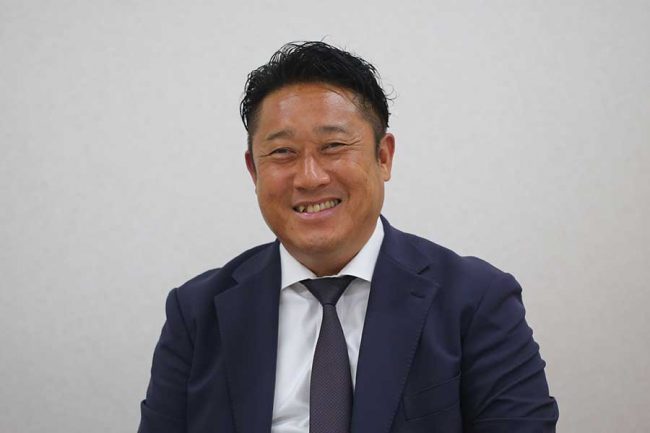 プロ野球の世界で、選手の意識の変化を目の当たりにしてきた本村監督【写真：羽鳥慶太】