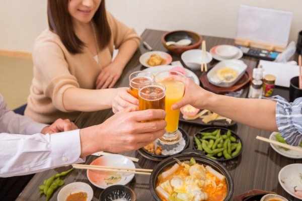 ソフドリ1杯だけなのに…酒豪の友人との飲み会で「きっちり割り勘」にされる人たち