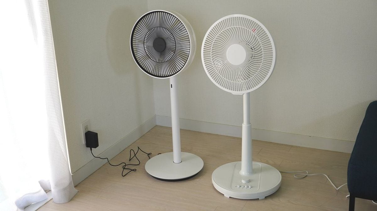 バルミューダの「The GreenFan」3万9600円（左）とニトリの扇風機3990円