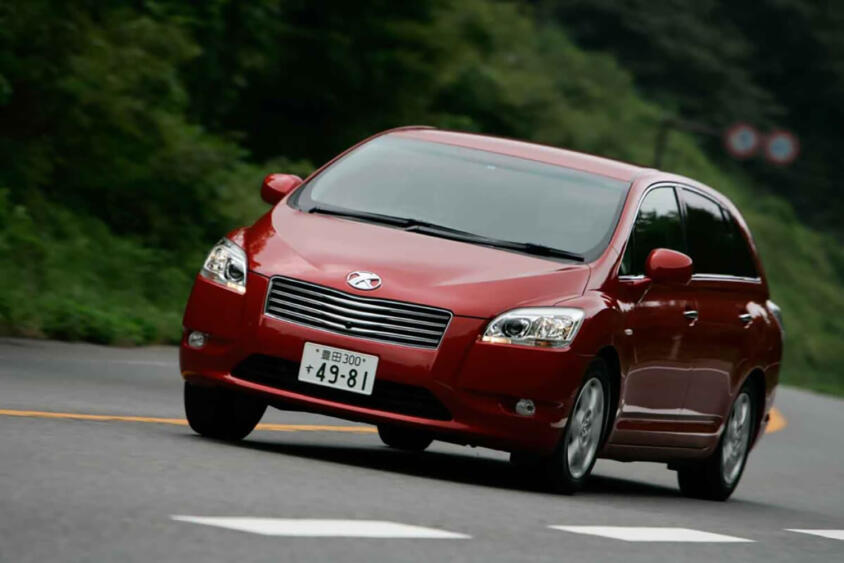 「ミニバンにもセダンにもなる」はいいが、どちらのファンも満足できず! 「マークXジオ」が名車の名を借りるも売れなかった本当の理由
