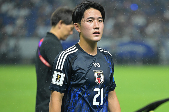 インドネシア戦でフル代表デビューした佐藤。写真:金子拓弥(サッカーダイジェスト写真部)