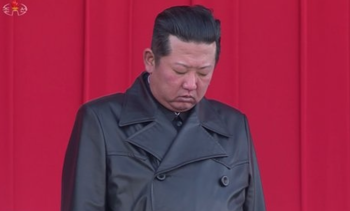 2021年12月17日の追悼大会での金正恩氏(朝鮮中央テレビ)