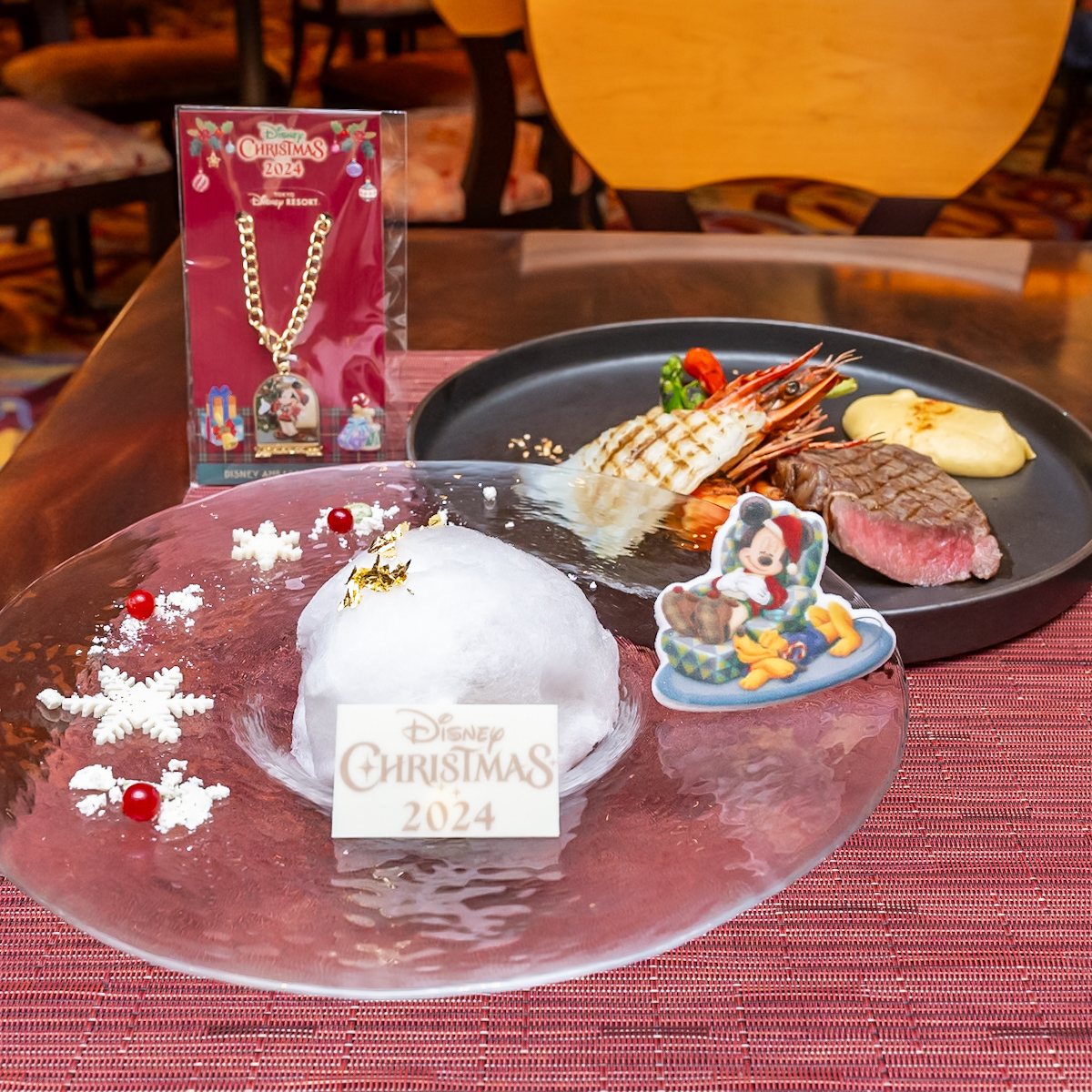 オリジナルチャームやコースターも付いてくる！ディズニーアンバサダー