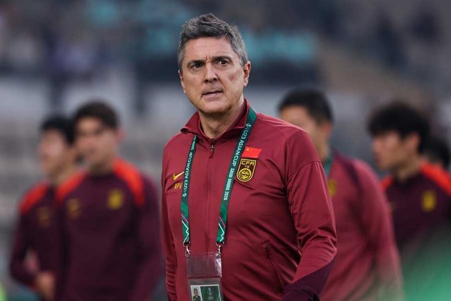 中国のアントニオ・プチェ監督【写真:VCG/アフロ】