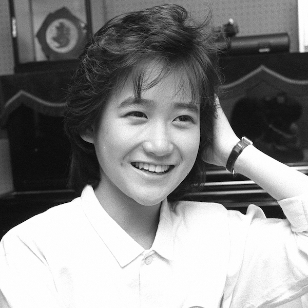 岡田有希子“永遠の18歳”没後39年も命日には墓前に新旧ファン大 岡田有希子“永遠の18歳”没後39年も命日には墓前に新旧ファン大