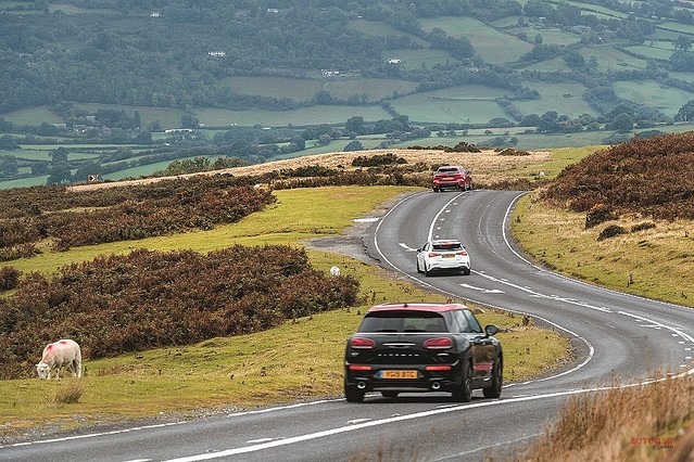 最強4wdホットハッチは Bmw M135i Vs ミニ クーパー クラブマンjcw Vs メルセデスamg A35 前編 ライブドアニュース