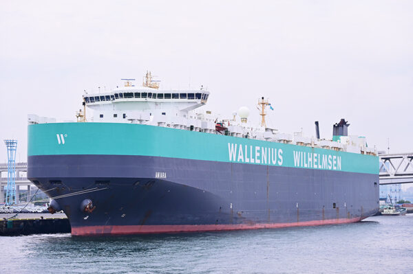 ワレニウス・ウィルヘルムセンの自動車船「ANIARA」（深水千翔撮影）。