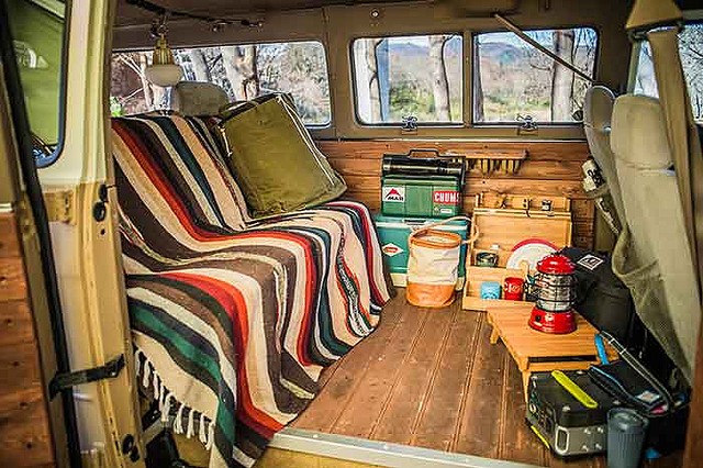 アメリカ発祥の車上生活 バンライフ を日本で実践 ヘビーキャンパー夫妻が語るその醍醐味とは 新定番 真冬の車中泊 ライブドアニュース