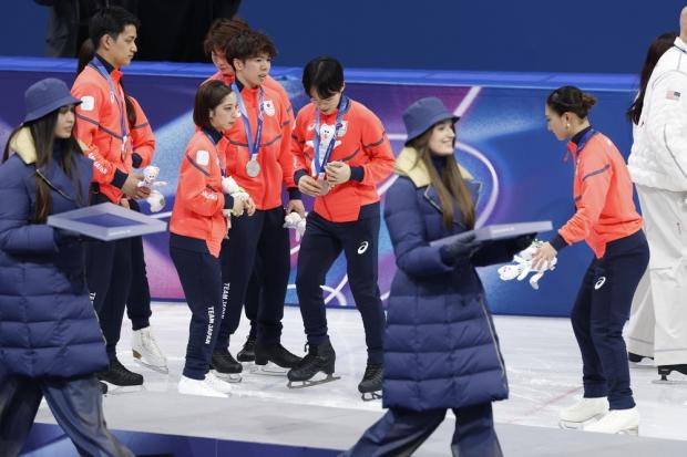 フィギュア表彰式巡り組織委謝罪 刃の保護へ、台の表面に処置