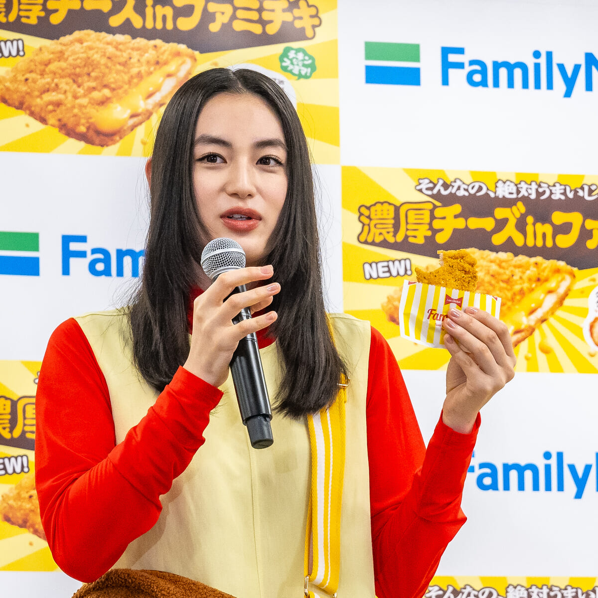 【画像】【実食レポ】ファミチキ史上、最大量&最濃厚!ファミリーマート「濃厚チーズ in ファミチキ」 9/15 - ライブドアニュース