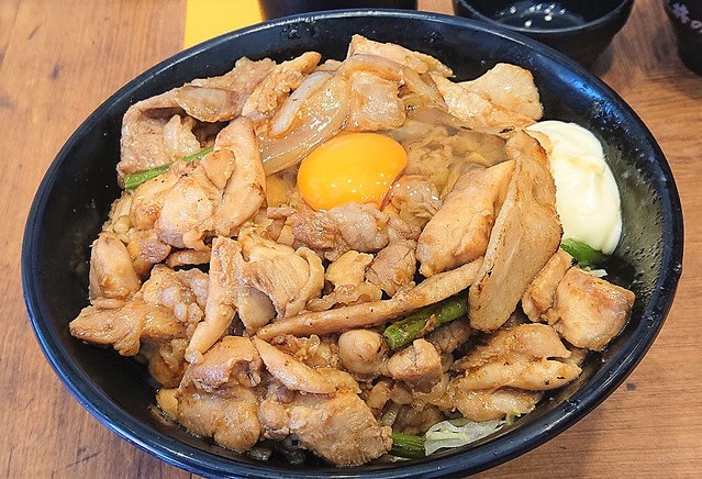 大盛り図鑑 牛 豚 鶏 肉の3大スターが集結 伝説のすた丼屋 オールスター焼肉丼 が期間限定でドンっと登場 ライブドアニュース