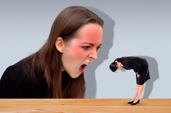 接客業で経験した名指しクレーム 笑顔で接すると 旦那に愛想振りまいて不快 真顔でも 仏頂面で気分悪い ライブドアニュース