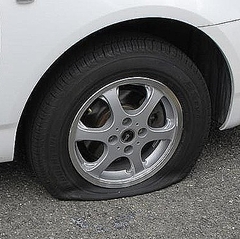 高速道での発生率は一般道の約2倍 突然のパンク が起こる原因 ライブドアニュース