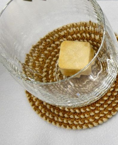 フリーズドライを炭酸水で溶かして飲料を作る新体験 アサヒ飲料が展開へ