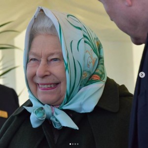 エリザベス女王の健康状態は公表されず(画像は『The Royal Family 2020年2月5日付Instagram「‘Keeping Norfolk’s feet dry’ is how staff at Wolferton’s Pumping Station describe their work.」』のスクリーンショット)
