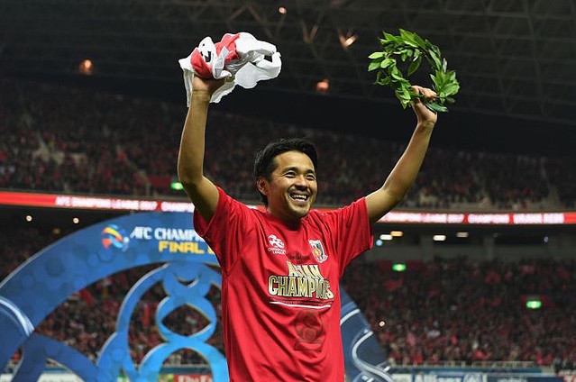 興梠がACL制覇後に浦和の街でサポーターと交流　牛丼店で会計を持つ男気も話題に