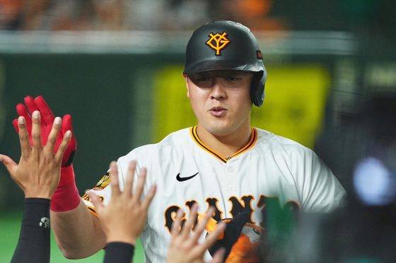 巨人・岡本和真【写真：小林靖】