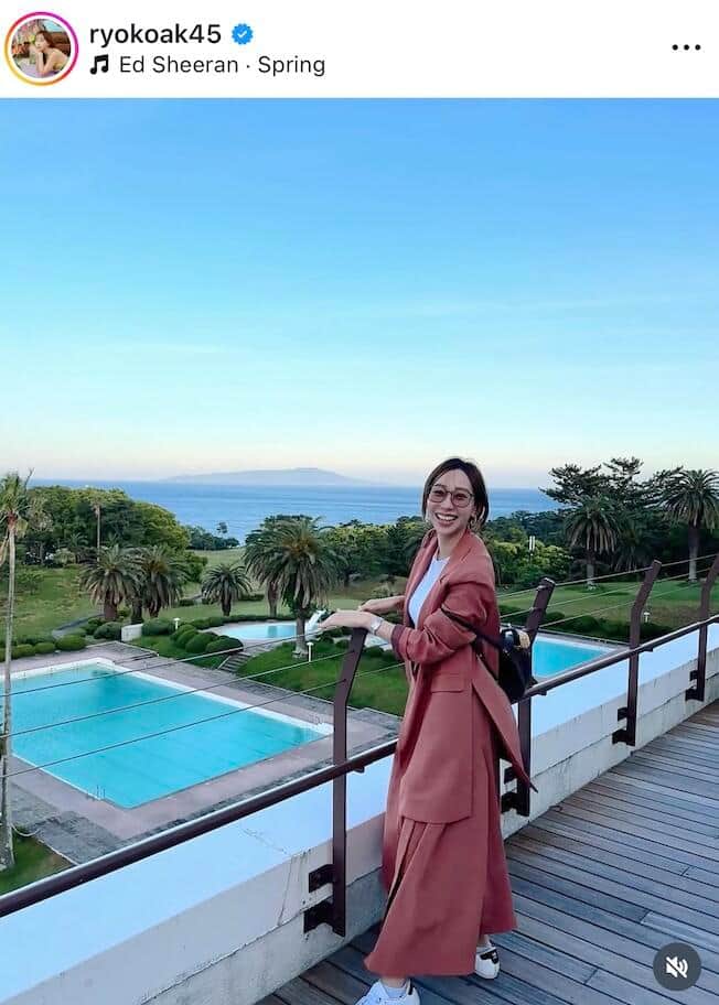 秋倉諒子さんのインスタグラム(@ryokoak45)より