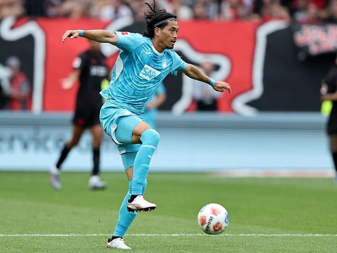 ブンデスデビュー戦で負傷した町田。(C)Getty Images