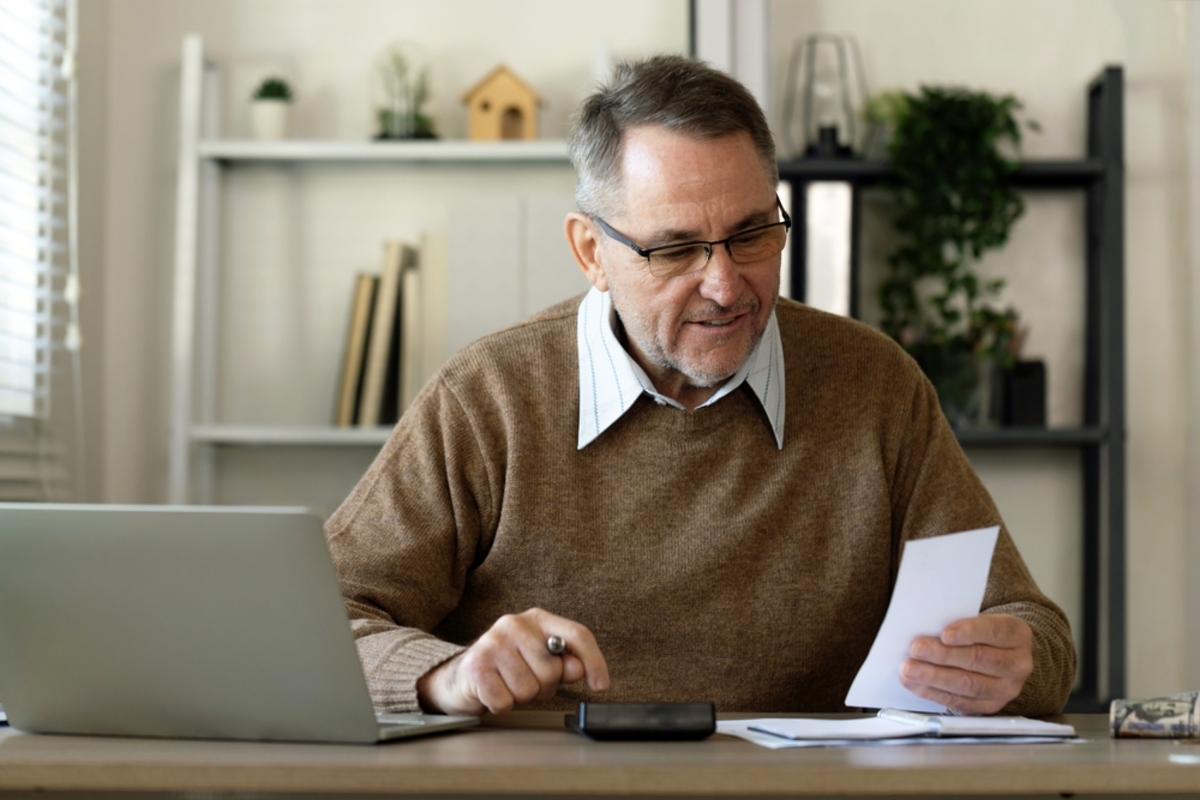 老齢年金を受給しながら会社員として働くと...在職老齢年金制度とは