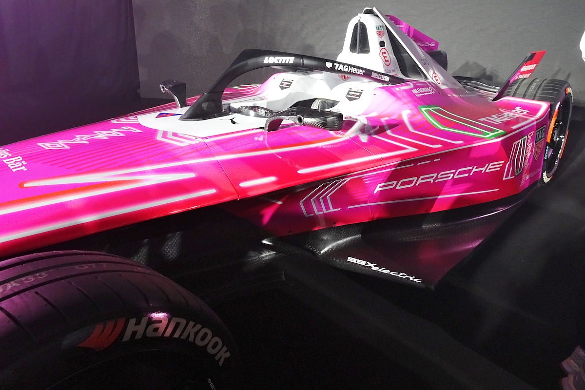 タグ・ホイヤー×ポルシェチームのフォーミュラEマシン、日本開催仕様の