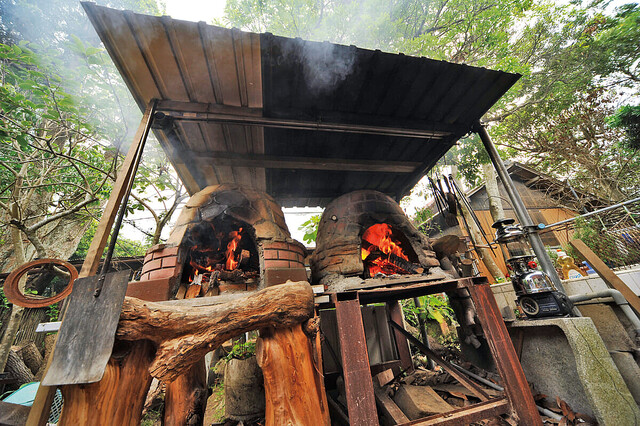 窯に五右衛門風呂を使用！ワイルドな双子ピザ窯／DIYでできる