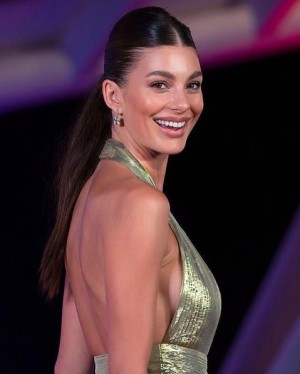 世間のバッシングにカミラ・モローネは…(画像は『Camila Morrone 2019年12月6日付Instagram「Morocco」』のスクリーンショット)