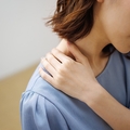 日本人のほとんどがカチカチ…肩こり、...
