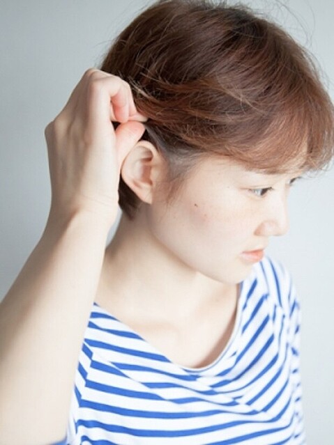 画像 前髪や根元の白髪を隠したい ショートヘアの簡単スタイリング術 10 25 Peachy ライブドアニュース