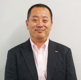 大槻洋揮(おおつき・ひろき) 1965年名古屋市出身。1989年南山大学法学部卒業後、ポッカコーポレーション入社。情報システム、営業企画などを経て、2006年にマーケティング本部コーヒーチームマネージャー。2013年1月にマーケティング本部レモン・ナチュラルフード戦略部長、2014年9月執行役員マーケティング本部長。2017年2月からは執行役員 大豆・チルド事業本部長