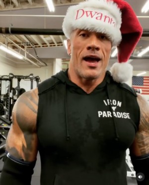 �ɥ������󥵥󥿤��ȡȥɥ���󥿡����������ɡʲ����ϡ�therock��2020ǯ12��26����Instagram��Hope Dwanta wasn��t too loud eating all your cookies and drinking all your ��teremana last night?�ס٤Υ����꡼�󥷥�åȡ�