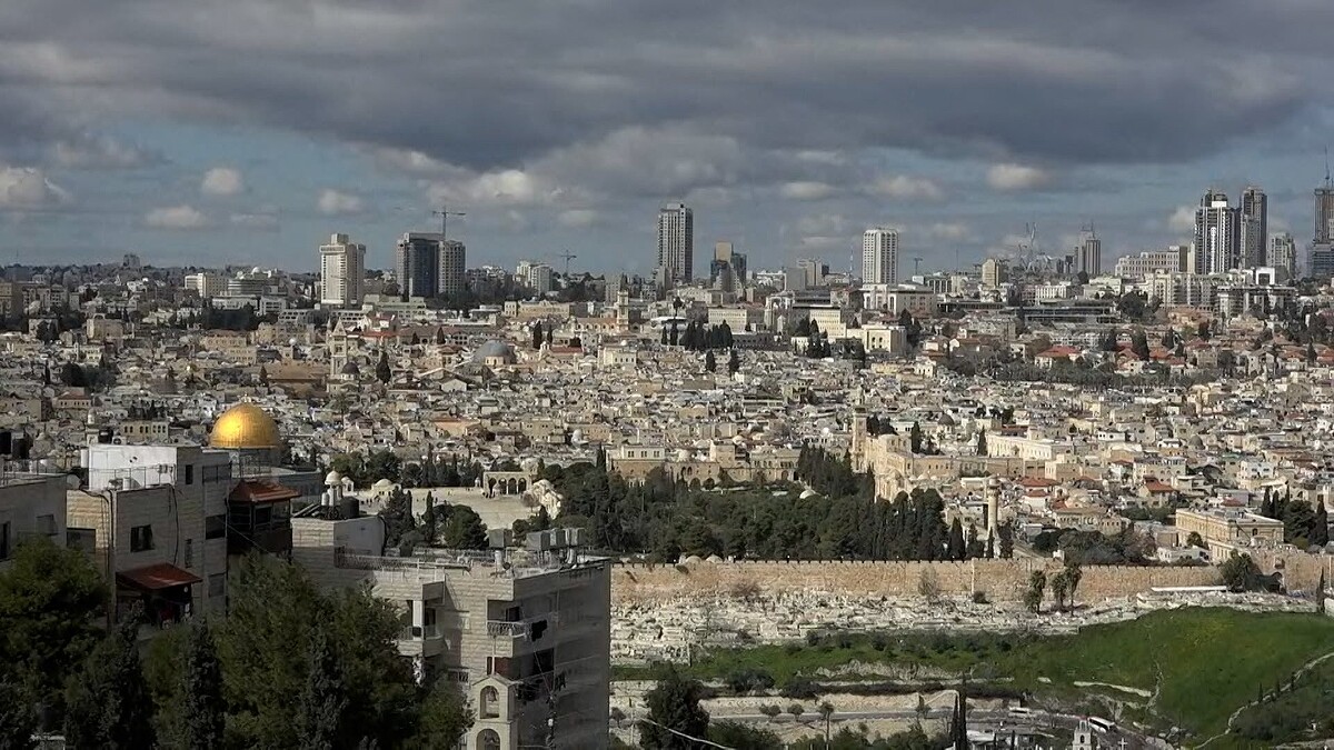 イスラエル軍がイランからミサイル発射と発表「報復攻撃」か