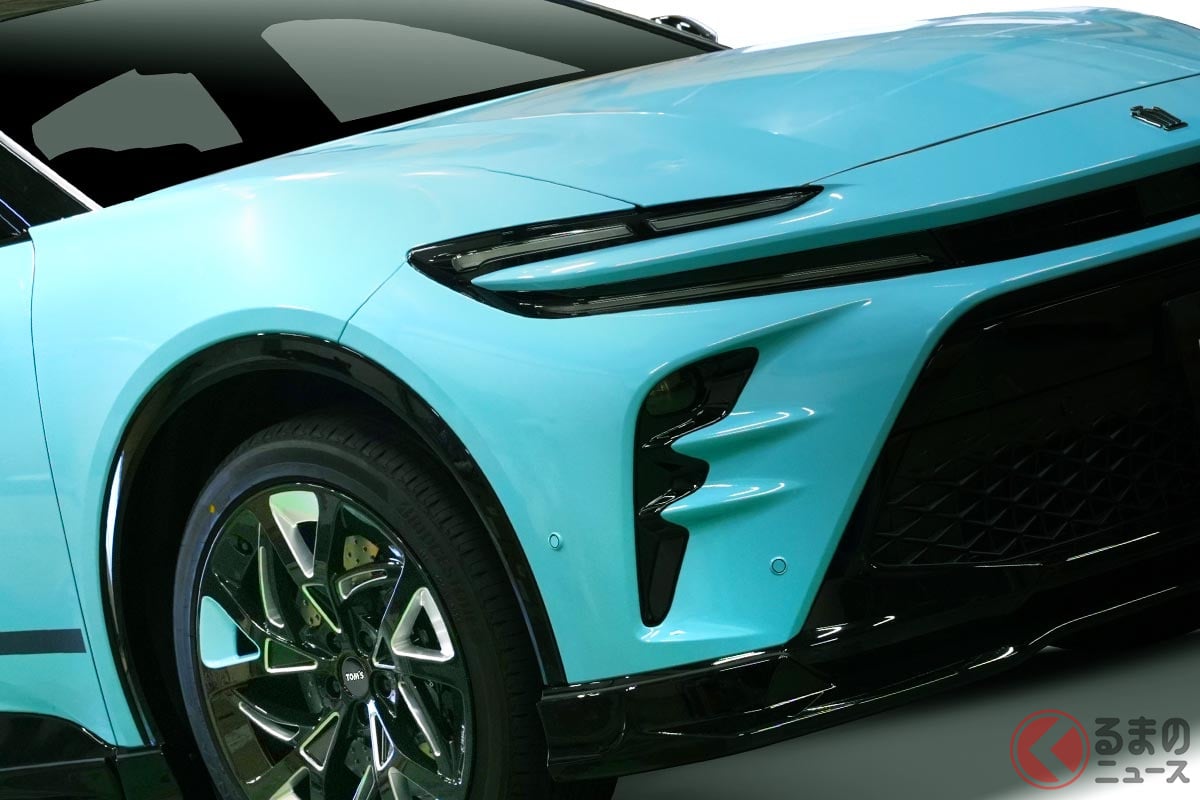 水色”のトヨタ「クラウン」初登場！ 斬新すぎるパステルカラー仕様
