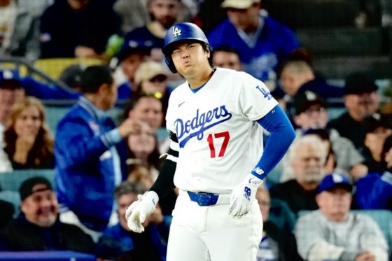 死球を受け顔を歪めるドジャース・大谷翔平【写真:黒澤崇】