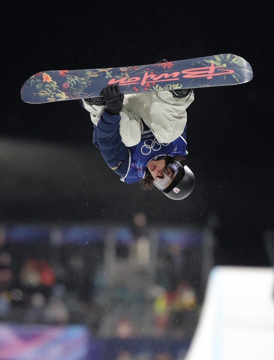 エアトリックを決める平野歩夢＝リビーニョ・スノーパーク（撮影・吉澤敬太）