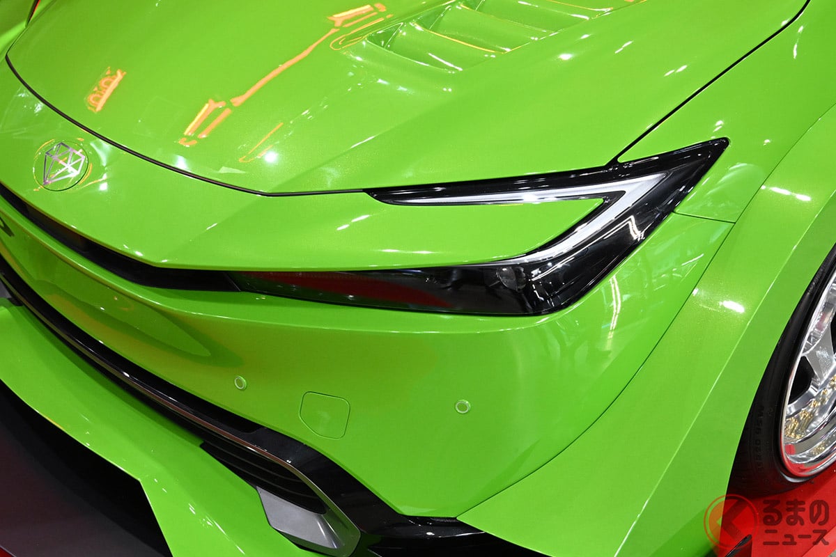 新たな「プリウス“スーパーカー”」初公開！ ド迫力フェンダー×極太